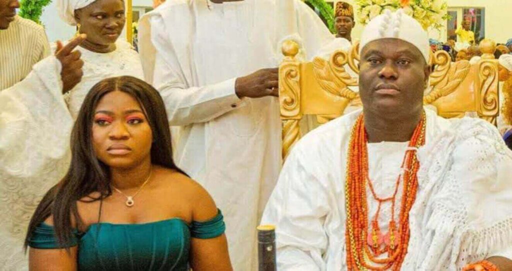 Ooni of Ife and duaghter.jpeg