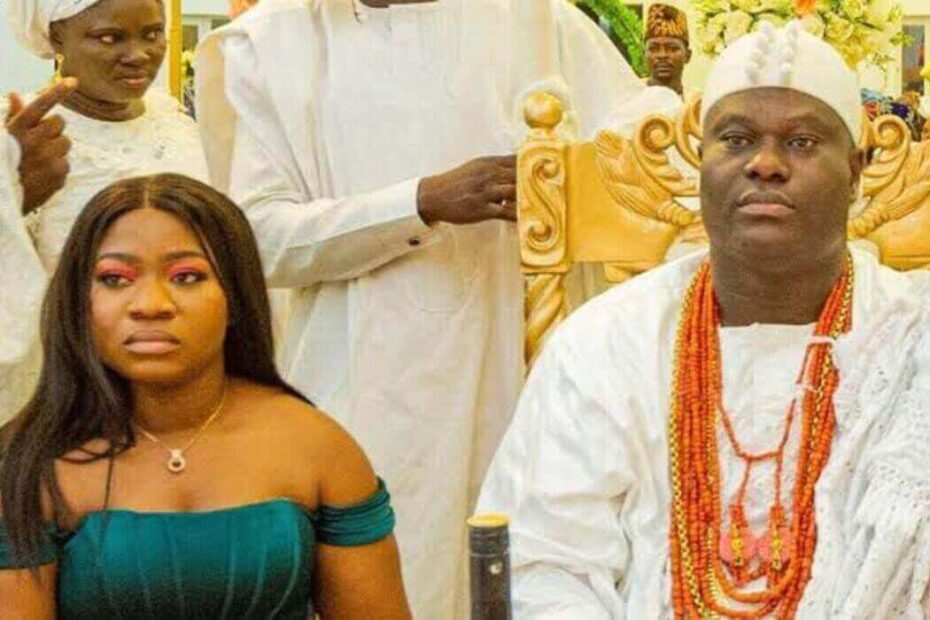 Ooni of Ife and duaghter.jpeg